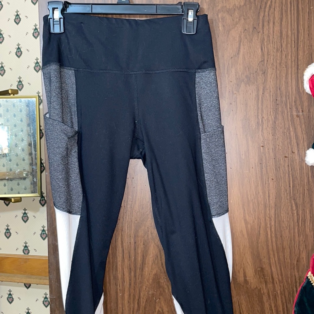 Leggings with side pockets